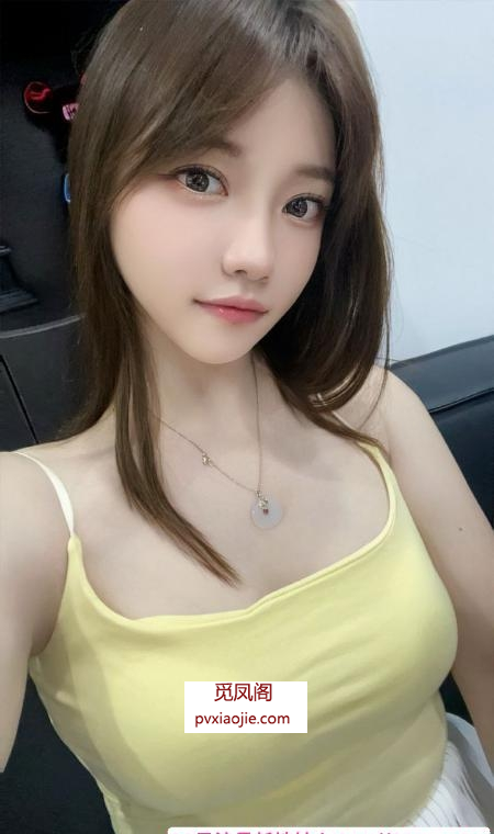 肤白大胸反差女友