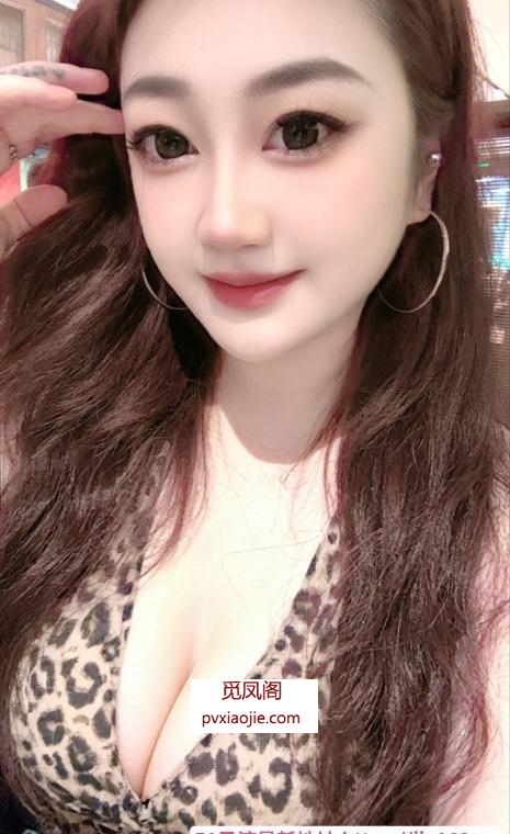 思明美胸蜜桃臀雨衫